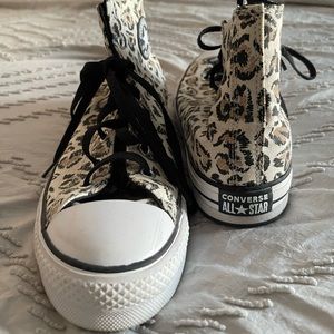 Converse- Size 6